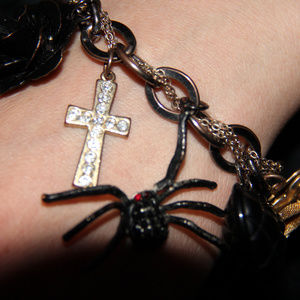 Betsey Johnson VTG spider locket heart bracelet